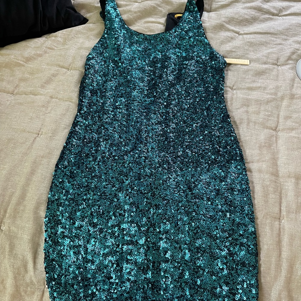 Alice & Olivia short sequin party dress